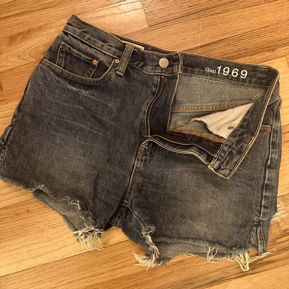 Gap High Wasted Jean Cut Offs - Picture 1 of 4